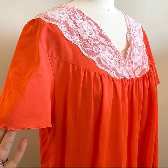 Vintage Tangerine Short Nightgown with Lace Trim - Picture 5 of 6